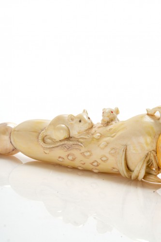 Asian Works of Art  - Rats on fruit - Late 19th century Japanese ivory Okimono