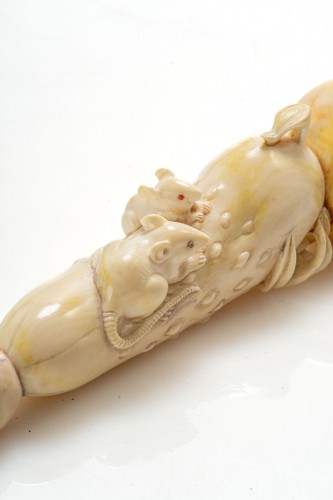 Rats on fruit - Late 19th century Japanese ivory Okimono - 
