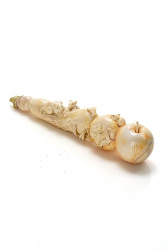 Rats on fruit - Late 19th century Japanese ivory Okimono - 