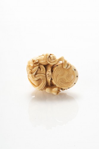 Kazutomo – Netsuke en ivoire représentant Raijin - Mastromauro Japanese Art