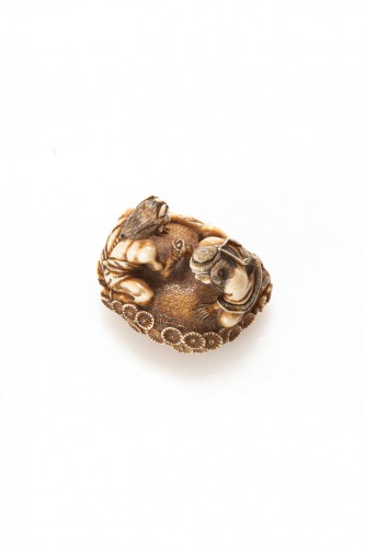 XIXe siècle - Netsuke en ivoire, scène entre Shôki et un Oni - Japon Edo
