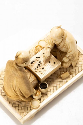 Okimono en ivoire représentant deux joueurs de Go - Arts d