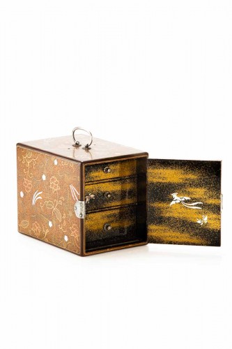 A Japanese Gold Lacquer And Mother Of Pearl Kodansu - Asian Works of Art Style 
