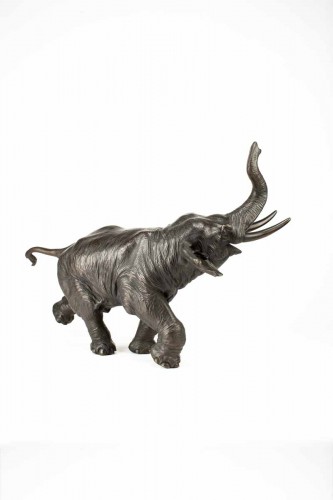 Large bronze okimono with dark patina depicting a running elephant  - 
