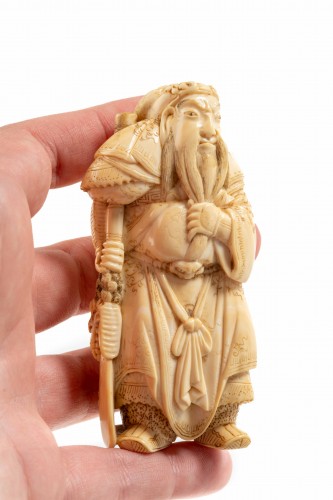 A Japanese Ivory Netsuke Depicting General Guan Yu - 