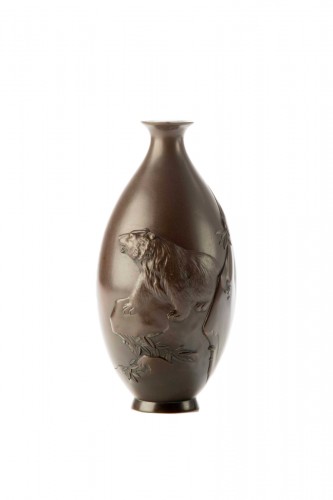 A Japanese drop-shaped bronze vase with a majestic bear in relief