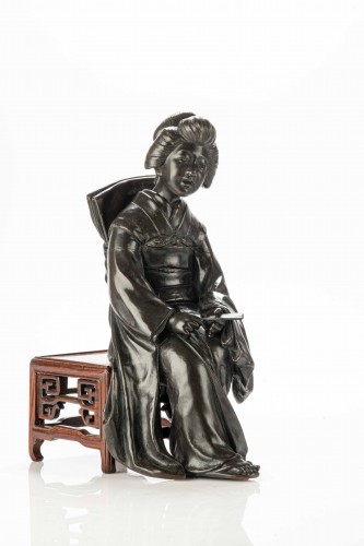 Bronze de l'école de Tokyo représentant une geisha assise - Arts d