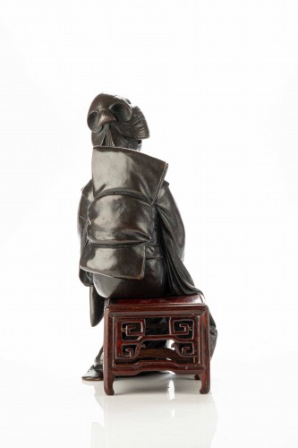 Bronze de l'école de Tokyo représentant une geisha assise - Mastromauro Japanese Art