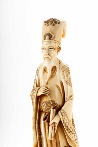 A Japanese ivory okimono depicting Jurojin - Asian Works of Art Style 