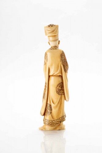 A Japanese ivory okimono depicting Jurojin - 