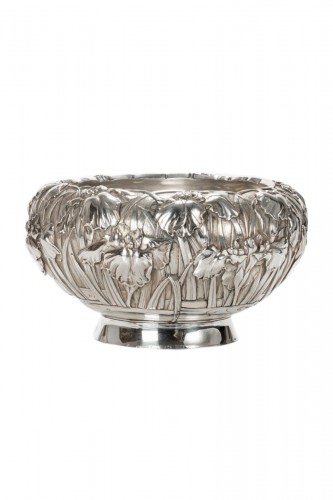 Coupe en argent à décor d'Iris, Japon periode Meiji