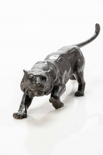 A Japanese Bronze Okimono Depicting The Study Of A Tiger - 