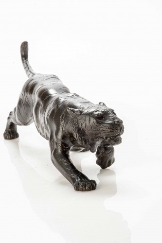 XIXe siècle - Okimono en bronze représentant l'étude d'un tigre
