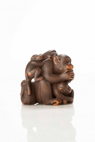 XIXe siècle - Netsuke en buis, représentant un groupe de singes