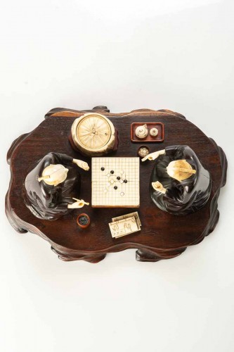 An Ivory and bronze okimono on a wooden base depicting two Go players - Asian Works of Art Style 