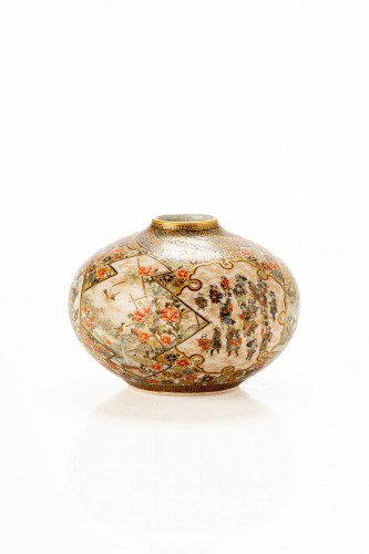 A Satsuma Ceramic Vase With A Globular Body - Asian Works of Art Style 