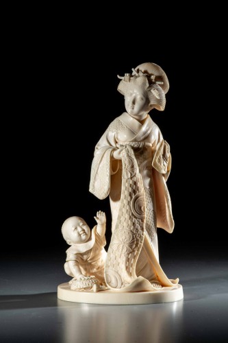 Ivory Okimono From The Tokyo School Depicting A Mother With A Child - Asian Works of Art Style 