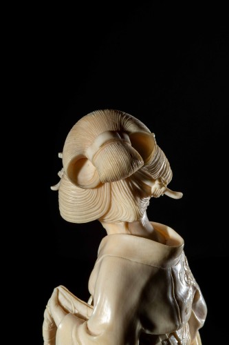 Antiquités - Ivory Okimono From The Tokyo School Depicting A Mother With A Child