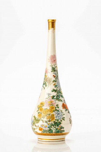 A Satsuma vase decorated with a garden of chrysanthemums - Asian Works of Art Style 