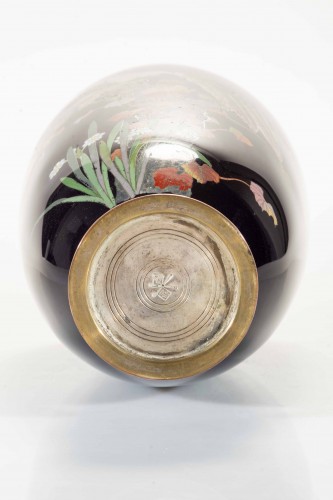 19th century - A Cloisonné Vase Depicting An Eagle On A Matsu Pine Branch 