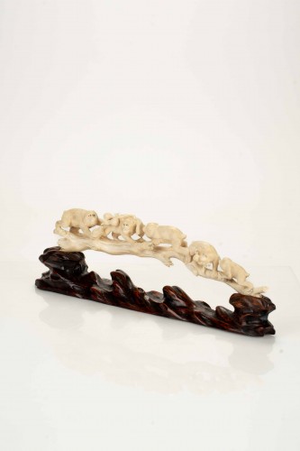 19th century - An Ivory Okimono Depicting A Lively Family Of Monkeys On A Long Branch