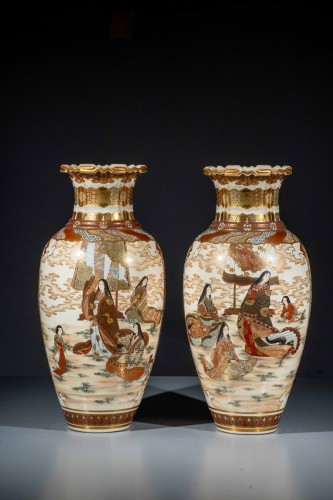 A pair of large Satsuma vases with Imperial scenes, signed Kinkozan - 