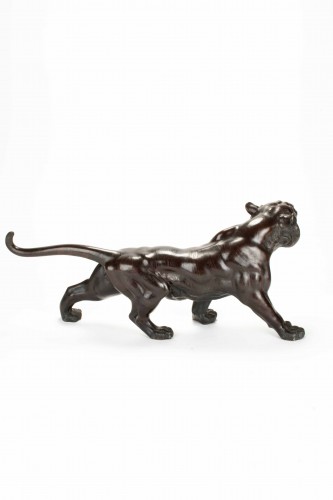 Sculpture en bronze patiné représentant l’étude d’un puissant tigre rugissant - 