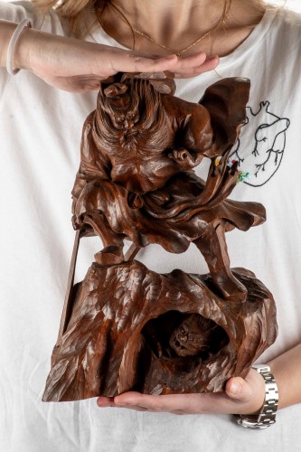 Antiquités - A Boxwood Okimono Depicting Shoki Attempting To Surprise An Oni
