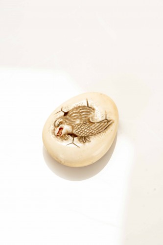 An Egg-shaped Manju Netsuke Featuring A Tengu - Asian Works of Art Style 