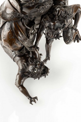 Antiquités - A Bronze Sculpture Depicting Shoki With A Pair Of Oni