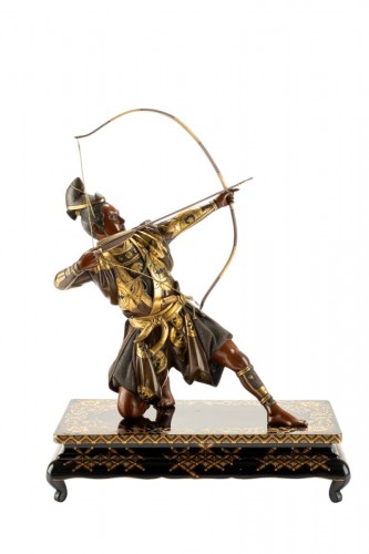 Okimono en bronze représentant un samouraï avec un arc, signé Yoshimitsu
