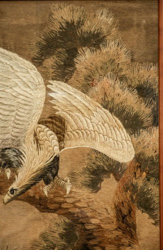 Tapisserie brodée en soie représentant un aigle prêt à s’envoler - Mastromauro Japanese Art