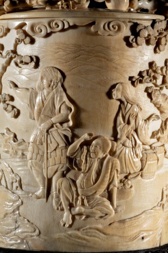 A Japanese Box Of A Scene From The Legend Of Minamoto No Tametomo - 