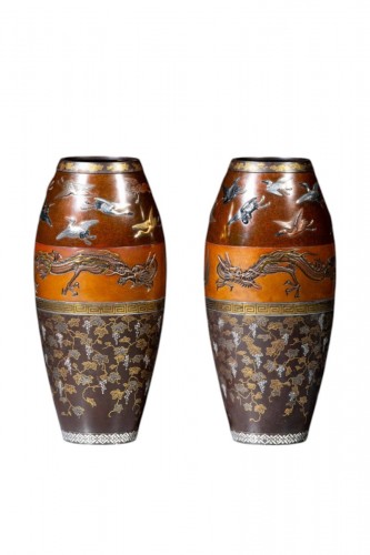 Paire de vases en fer et bronze signés Hamada Sei