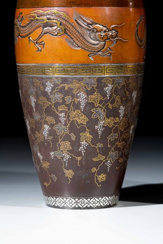 XIXe siècle - Paire de vases en fer et bronze signés Hamada Sei