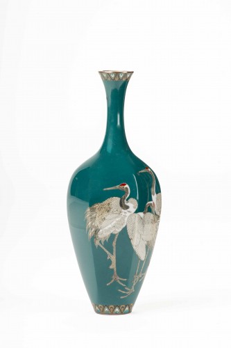 A cloisonné vase depicting three Manchurian cranes on a turquoise ground - Asian Works of Art Style 