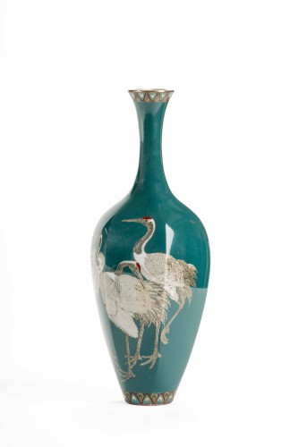 A cloisonné vase depicting three Manchurian cranes on a turquoise ground - 