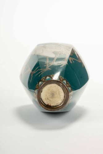 19th century - A cloisonné vase depicting three Manchurian cranes on a turquoise ground