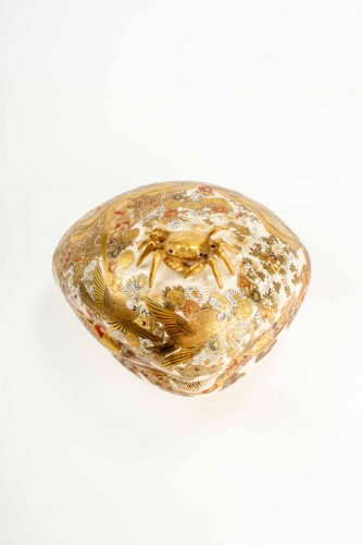 Asian Works of Art  - A Satsuma ceramic box in the shape of a hamaguri shell&#039;