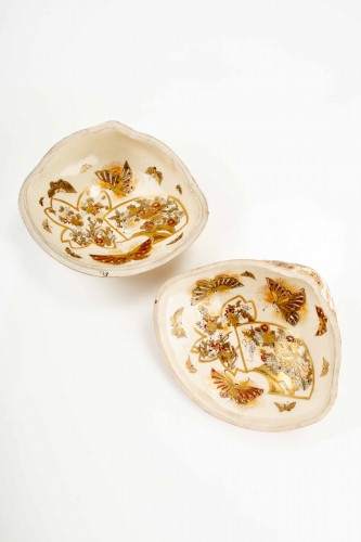  - A Satsuma ceramic box in the shape of a hamaguri shell&#039;