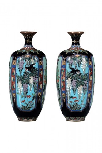 Paire de vases en cloisonné à décor floral naturaliste