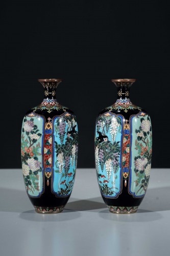 Paire de vases en cloisonné à décor floral naturaliste - Arts d