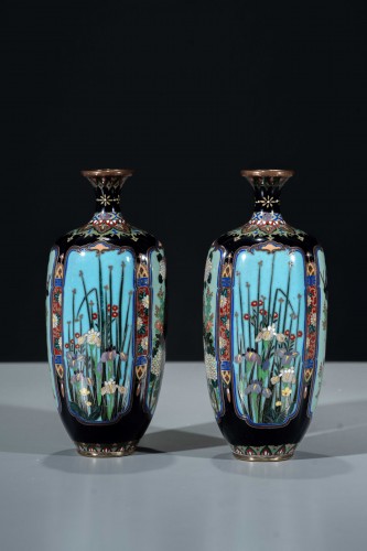 Paire de vases en cloisonné à décor floral naturaliste - Mastromauro Japanese Art