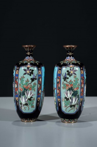 XIXe siècle - Paire de vases en cloisonné à décor floral naturaliste