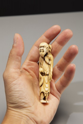  - Netsuke en ivoire représentant Gama Sennin avec un crapaud