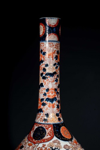 Grand vase Imari avec dragon, phénix et fleurs - 