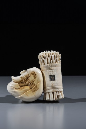 19th century - An ivory okimono depicting a woodcutter 