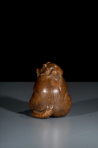 A boxwood okimono with two mice and a millet ear, signed Ikko - Asian Works of Art Style 