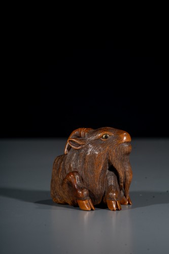 Netsuke en buis représentant une chèvre, signé Masanao - Arts d