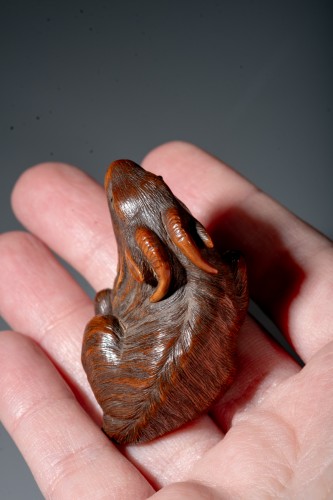 Netsuke en buis représentant une chèvre, signé Masanao - 